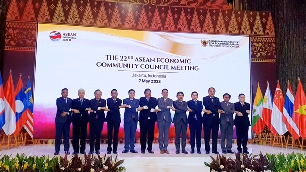 Đảm bảo phát triển kinh tế bền vững, tăng cường năng lực cạnh tranh khu vực ASEAN