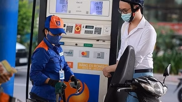 Giá xăng dầu đồng loạt giảm sâu từ 15h ngày 4/5