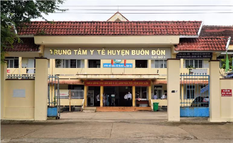 19 người bị ngộ độc nhập viện cấp cứu sau tiệc cưới hàng xóm -0