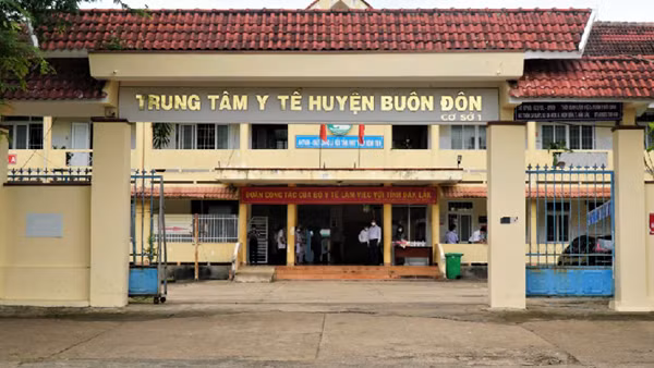 19 người bị ngộ độc sau tiệc cưới hàng xóm