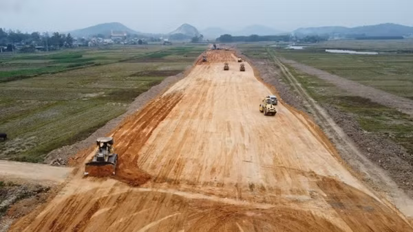 Tiến độ giải phóng mặt bằng cao tốc Bắc - Nam lại “ báo động”