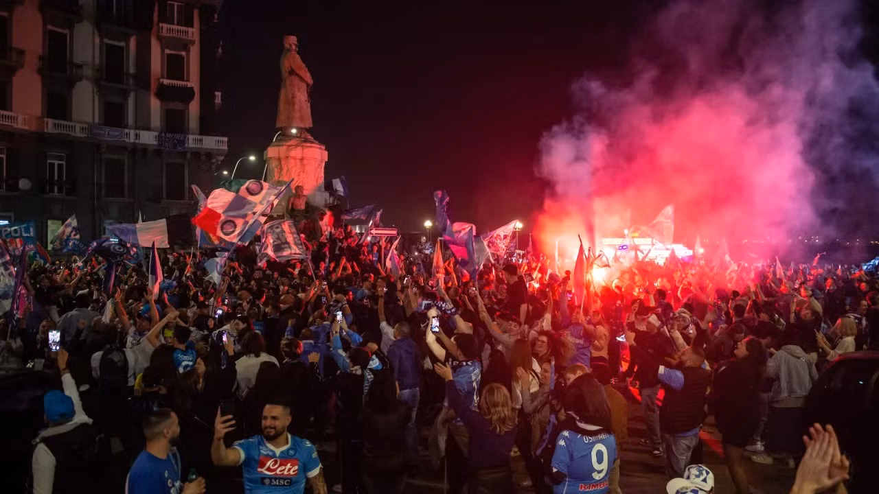 Bị bắn chết khi ăn mừng chiến thắng tuyển Napoli -0