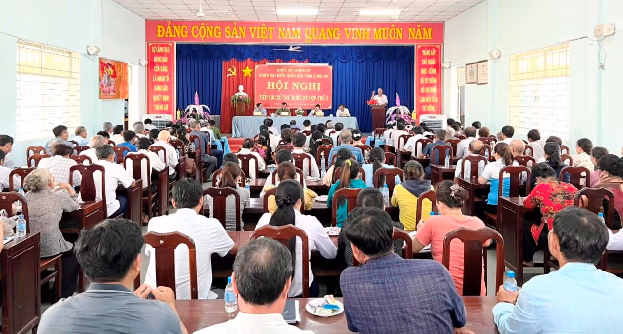 Đồng chí Lê Tấn Tới tiếp xúc cử tri 2 huyện Đức Hòa, Đức Huệ -0