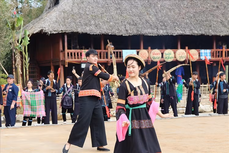 Tham quan trải nghiệm du lịch cộng đồng ở Sa Pa hút khách -0
