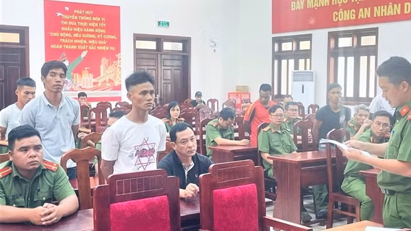 Khởi tố 10 đối tượng có hành vi hủy hoại tài sản