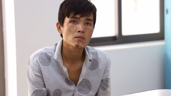 Ngáo đá trộm xe, hung hăng chống trả cảnh sát