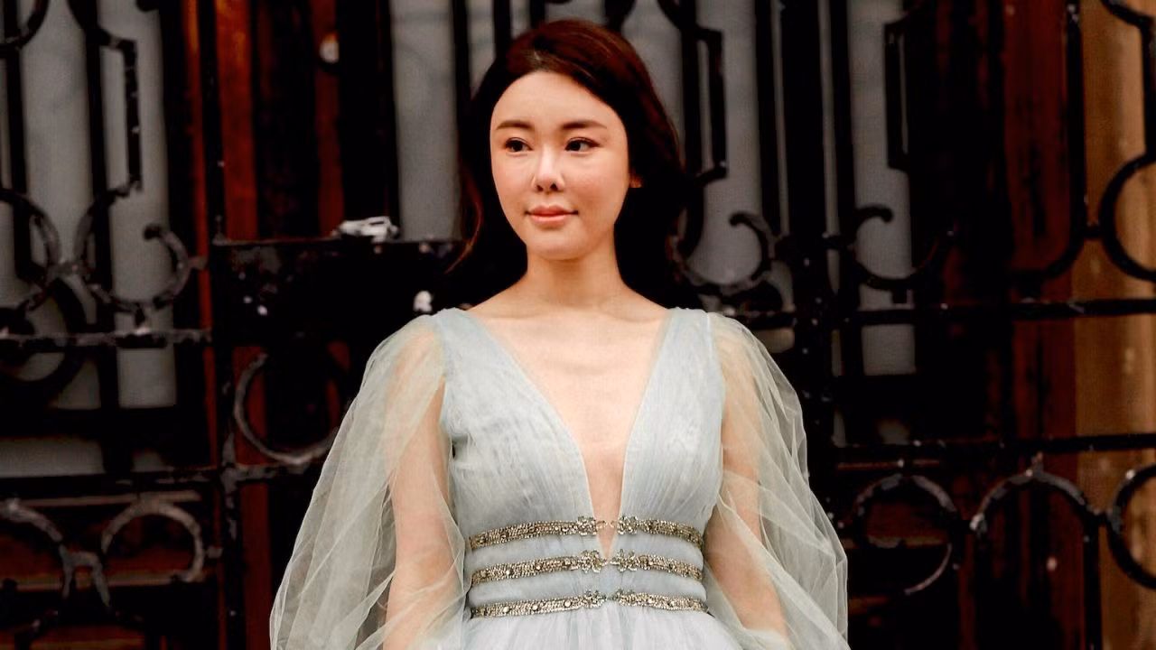 230224235923-01-abby-choi-pfw-01.jpg -0