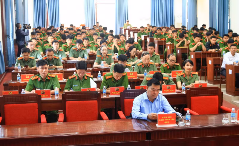 Tư vấn nghề nghiệp và giới thiệu việc làm cho các hạ sĩ quan xuất ngũ -0