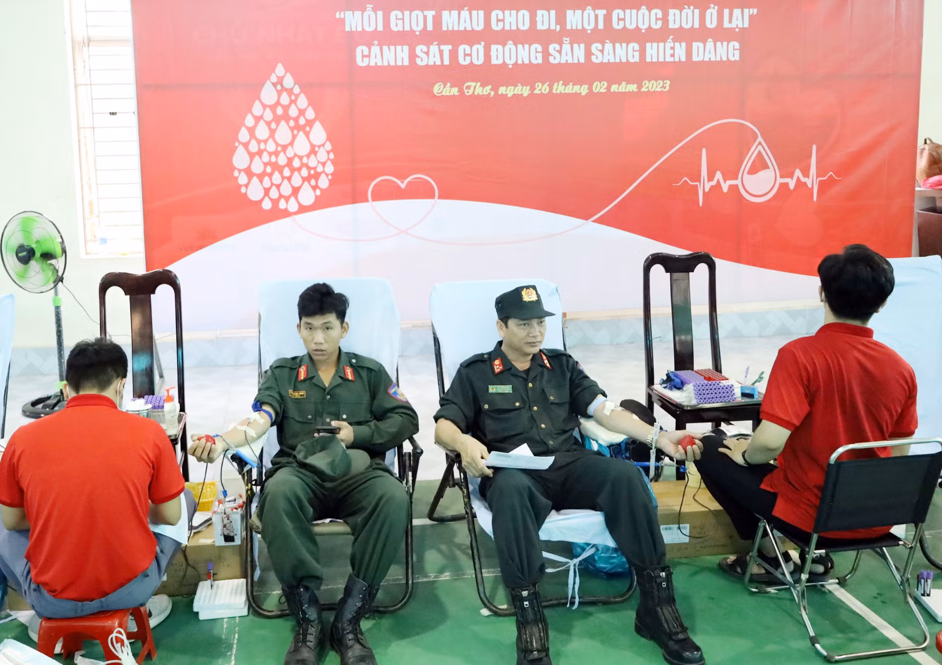 CBCS Trung đoàn CSCĐ Tây Nam Bộ hiến máu tình nguyện -1