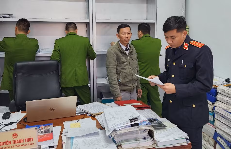 Khởi tố kế toán và thủ quỹ lạm dụng chức vụ, quyền hạn chiếm đoạt tài sản -0
