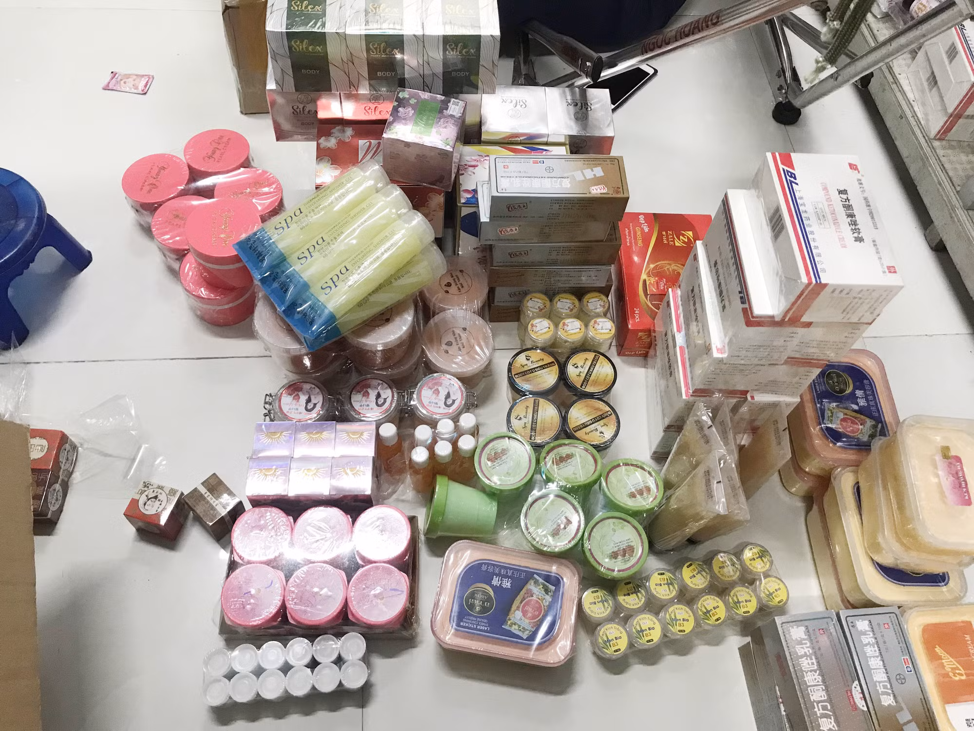 Phát hiện gần 5.000 sản phẩm mỹ phẩm không rõ nguồn gốc -0