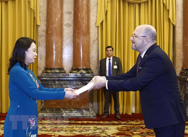 Quyền Chủ tịch nước tiếp Đại sứ các nước Thụy Sĩ, Malaysia, Campuchia -0