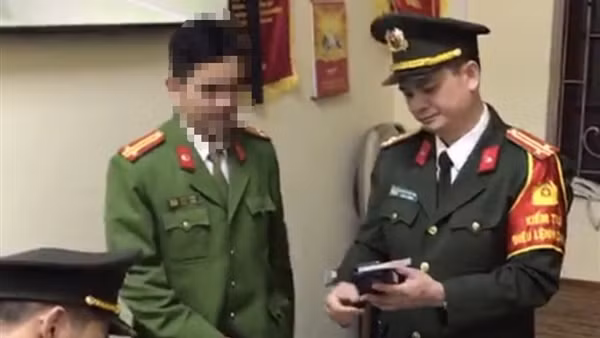 Công an Thanh Hoá tăng cường các tổ kiểm tra điều lệnh, văn hoá ứng xử
