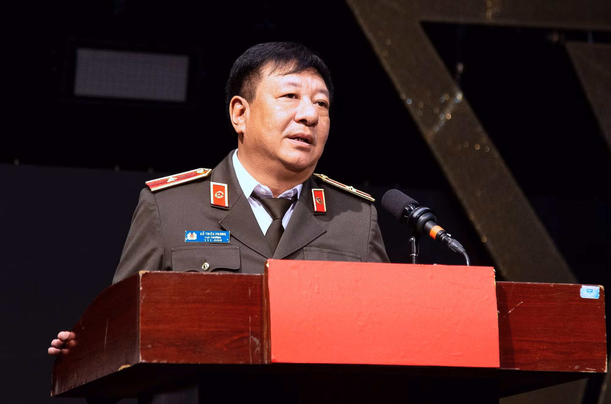 Thiếu tướng Đỗ Triệu Phong, Cục trưởng Cục Truyền thông CAND phát biểu tại toạ đàm.