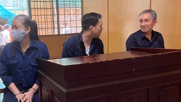 Đường dây làm giả thuốc tân dược ra tòa lãnh án