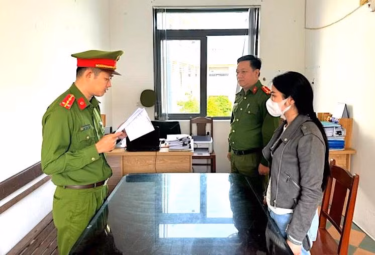 Bị khởi tố vì chiếm đoạt tiền người khác chuyển nhầm -0