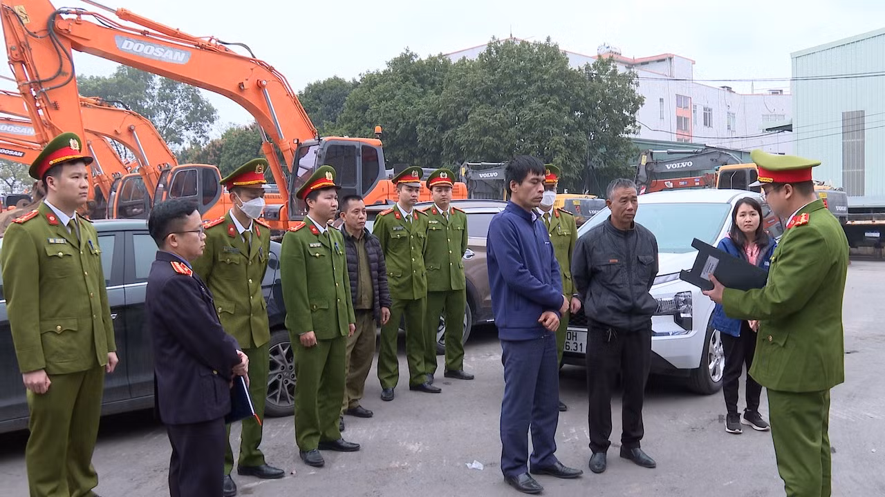 Bắt khẩn cấp giám đốc và phó giám đốc Trung tâm đăng kiểm xe cơ giới 29-07D -0
