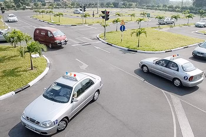 Nhiều nhộn nhạo trong đào tạo, cấp giấy phép lái xe -0