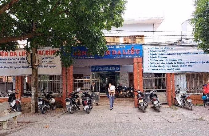 Đưa thuốc từ bên ngoài vào bán cho bệnh nhân, Giám đốc bệnh viện bị khởi tố -0