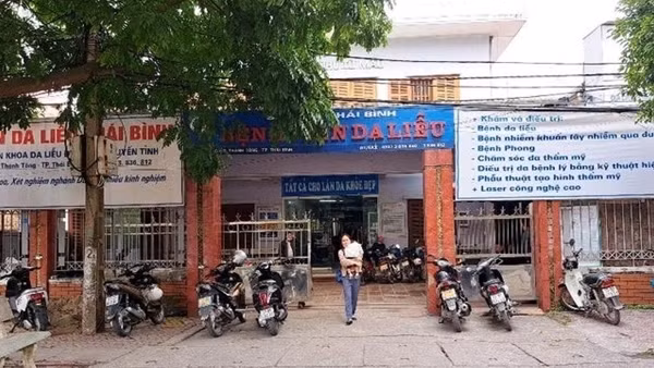 Đưa thuốc từ ngoài vào bán cho bệnh nhân, Giám đốc Bệnh viện Da liễu Thái Bình bị khởi tố
