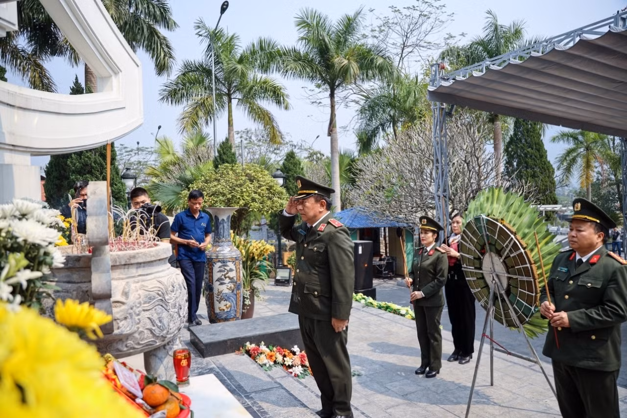 Tri ân, tưởng niệm các anh hùng liệt sĩ nơi miền đất thiêng “đá nở hoa” -0