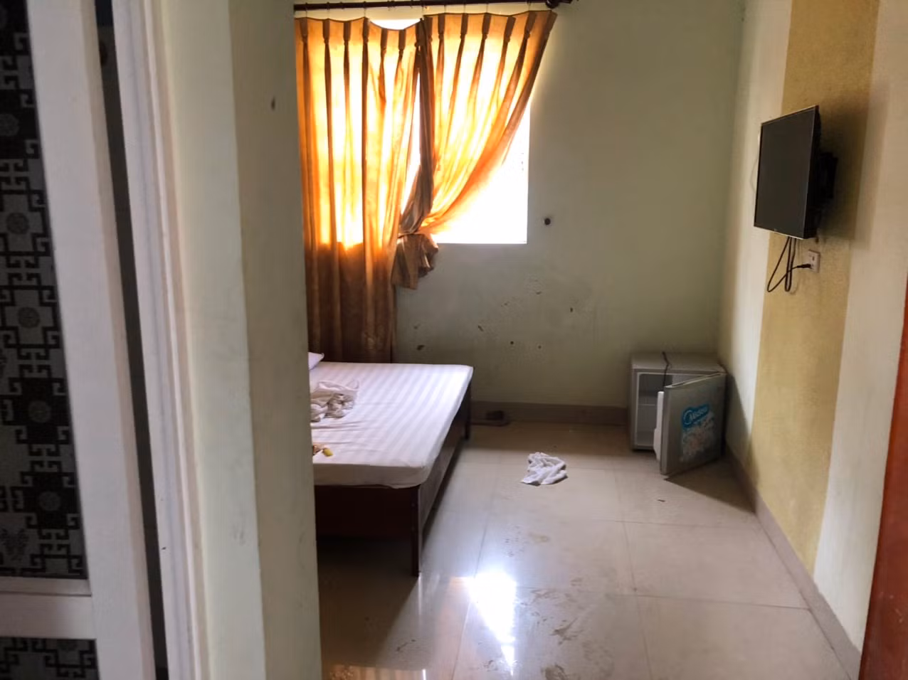 Bằng tình cảm của con gái, thuyết phục người cha là đối tượng truy nã đặc biệt nguy hiểm hạ vũ khí -0