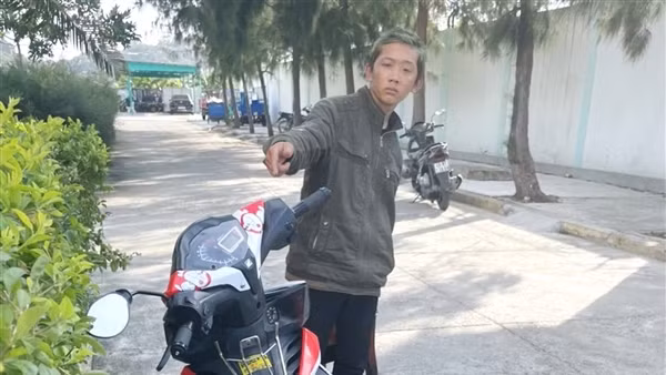 Vừa giở chiêu "đá xế", tên trộm đụng phải tổ tuần tra