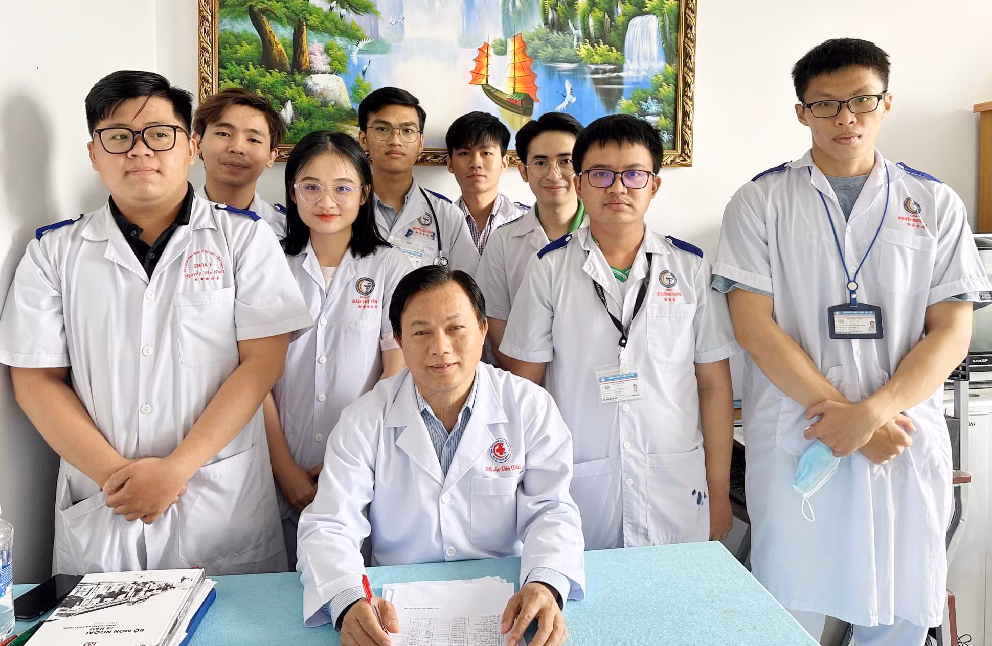 Tiến sĩ - Bác sĩ La Văn Phú: Chữ tâm đi với chữ tài -0