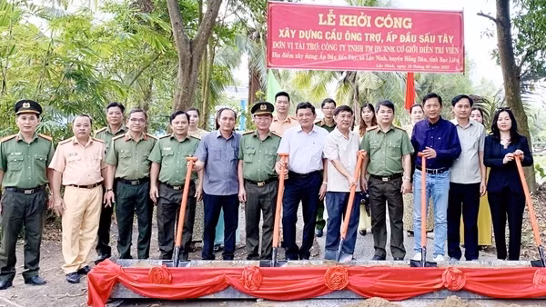 Hỗ trợ xây cầu nông thôn vùng đồng bào Khmer