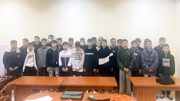 Xử lý nghiêm côn đồ mang hung khí diễu phố