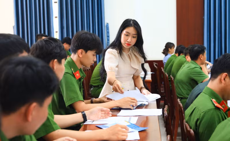 Tư vấn nghề nghiệp và giới thiệu việc làm cho các hạ sĩ quan xuất ngũ -0