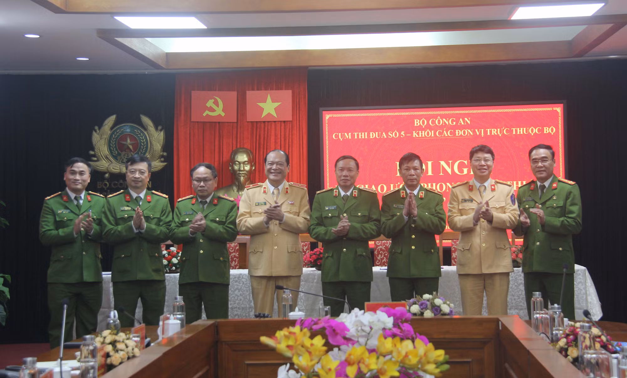 Cụm thi đua số 5 -khối các đơn vị trực thuộc Bộ: thống nhất 7 nội dung giao ước thi đua -2