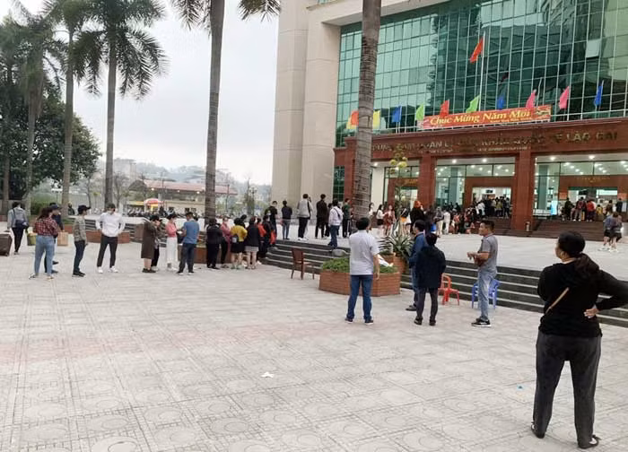 Bên kia là Hà Khẩu… -0