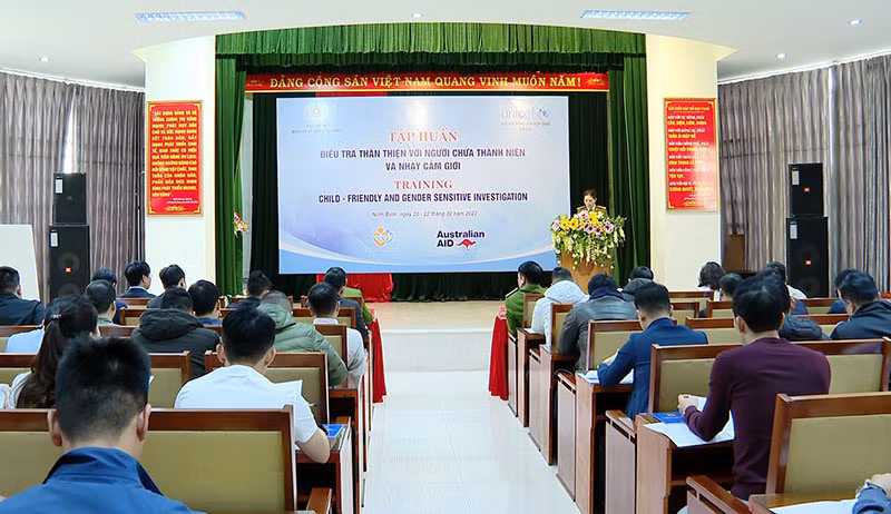 Tập huấn kỹ năng điều tra thân thiện đối với người chưa thành niên&nbsp;và nhạy cảm giới -0
