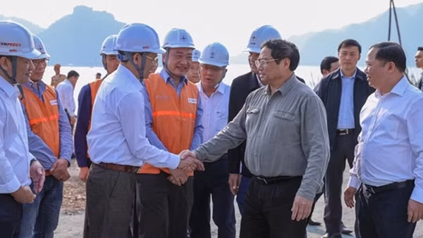 Thủ tướng thị sát dự án nhà máy thuỷ điện Hoà Bình mở rộng