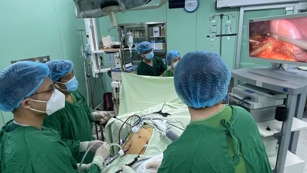 Bệnh viện 30-4 phẫu thuật thành công nội soi cắt u nang lớn ở lách