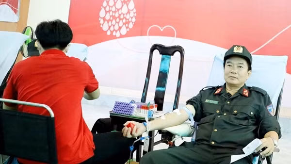 CBCS Trung đoàn CSCĐ Tây Nam Bộ hiến máu tình nguyện