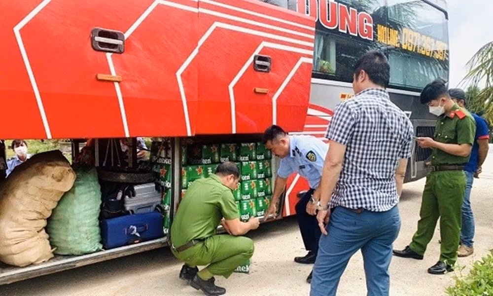 Phát hiện gần 1.000 chai bia Heineken không rõ nguồn gốc xuất xứ -0
