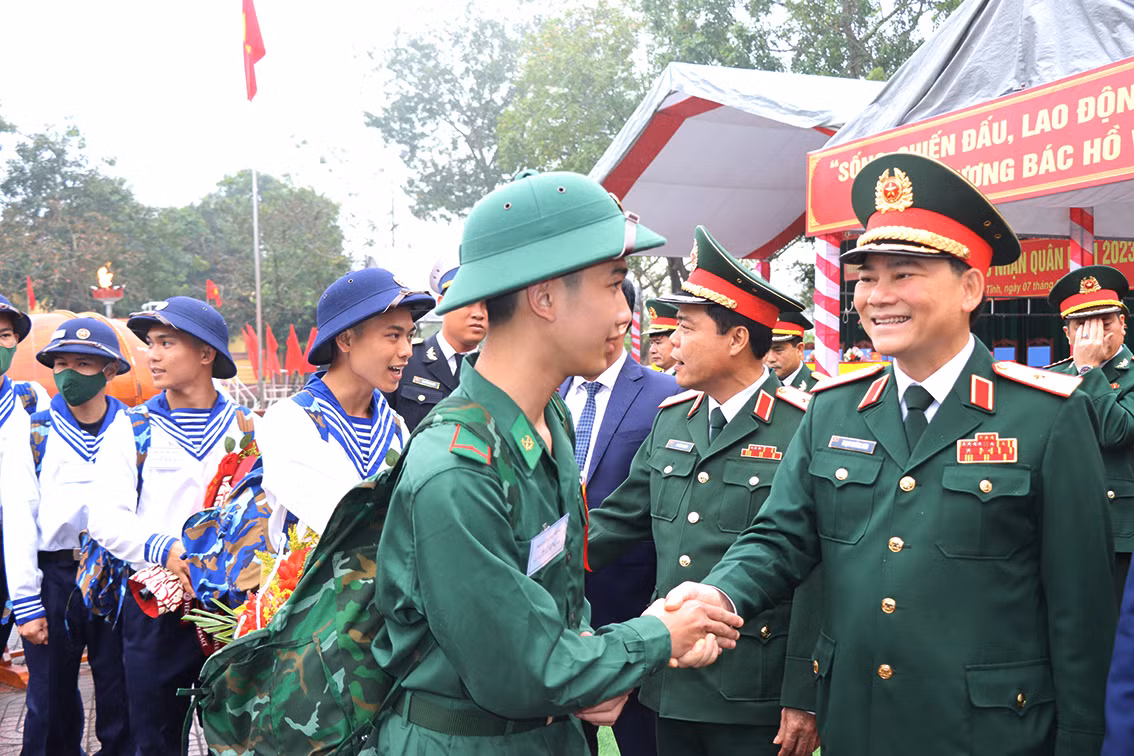 Vừa nhập ngũ, một tân binh đã bị trả về địa phương -0