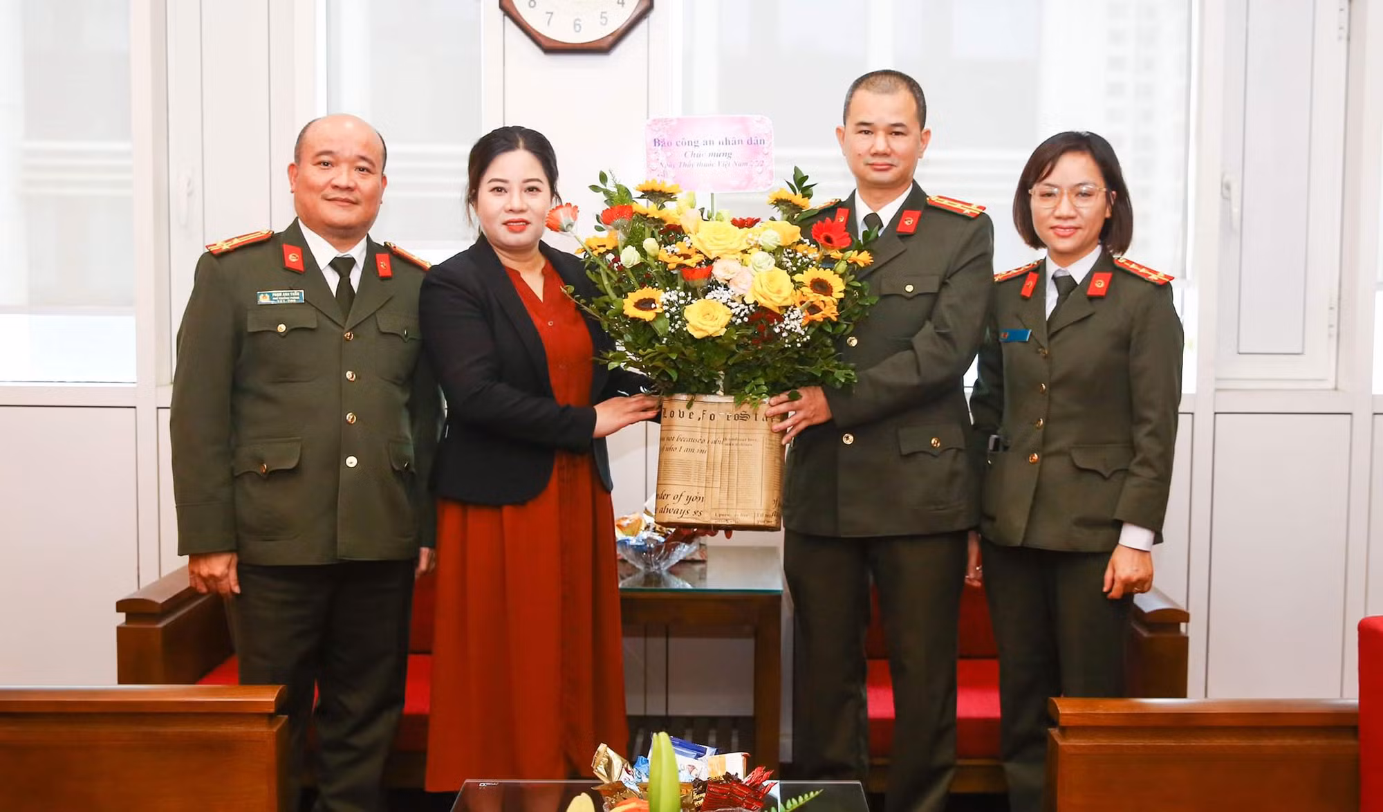 Báo CAND chúc mừng Ngày Thầy thuốc Việt Nam -0