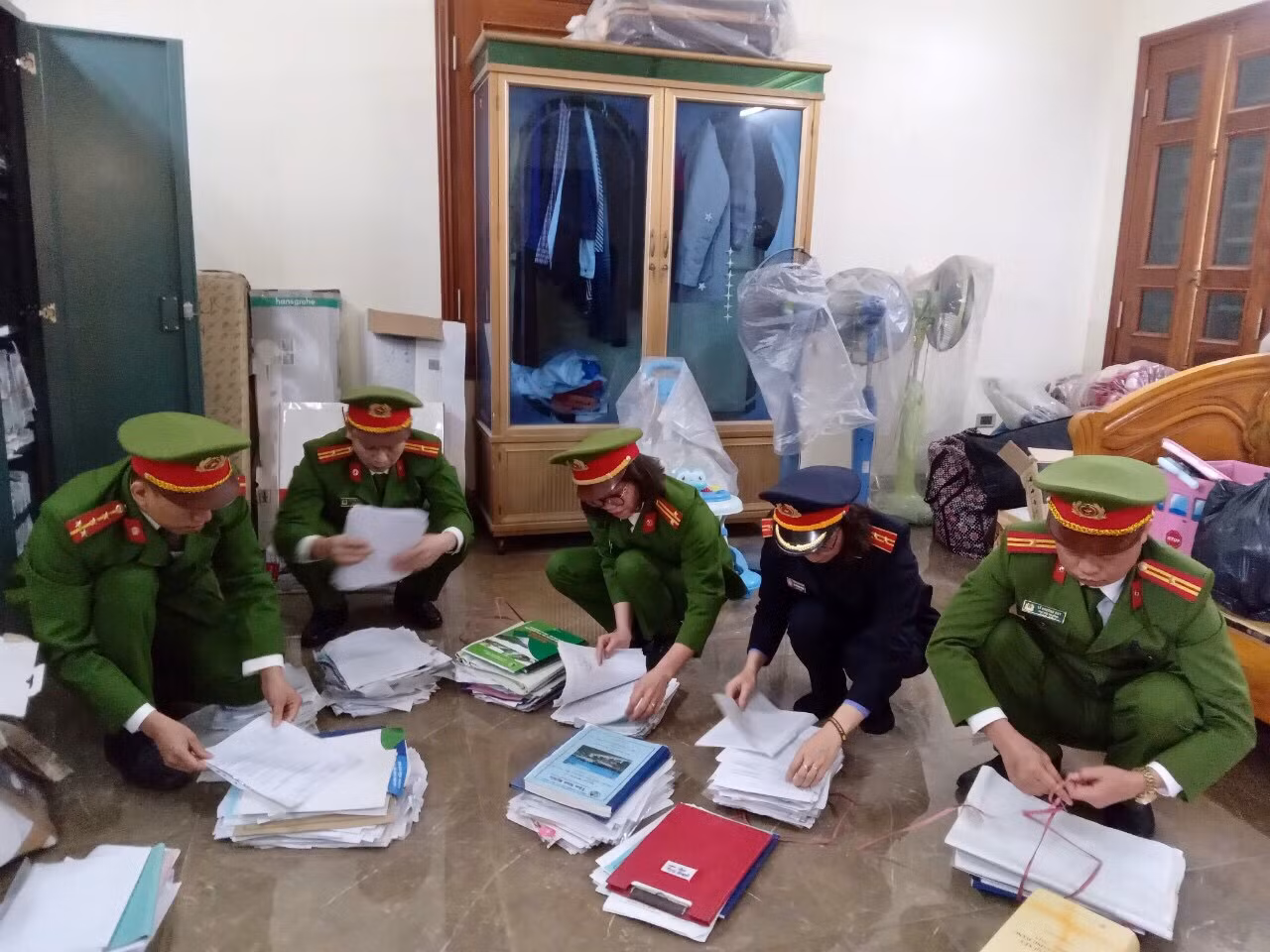 Chính quyền tắc trách, doanh nghiệp lộng hành -0