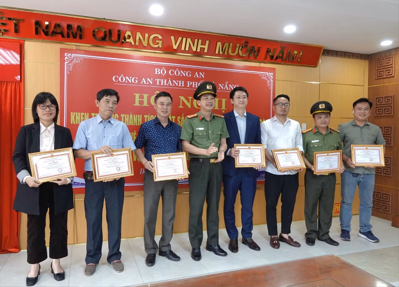 Văn phòng đại diện Báo CAND tại miền Trung nhận Giấy khen của Giám đốc Công an Đà Nẵng -0
