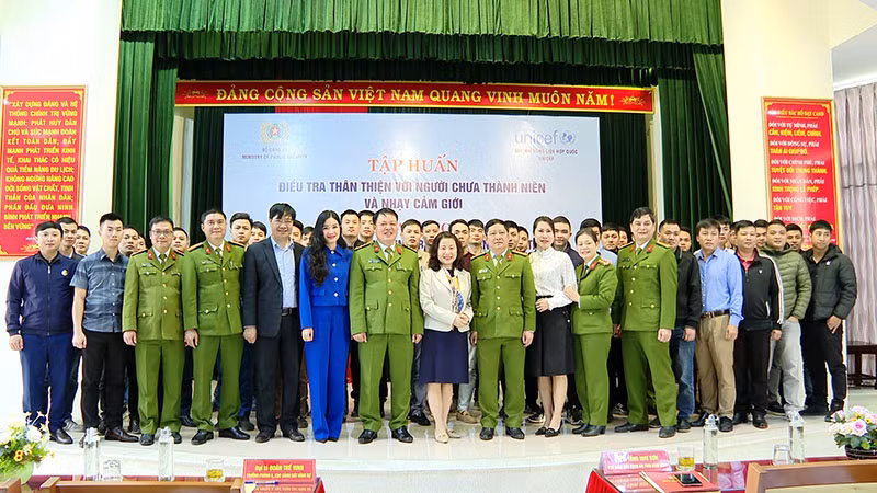 Tập huấn kỹ năng điều tra thân thiện đối với người chưa thành niên&nbsp;và nhạy cảm giới -0