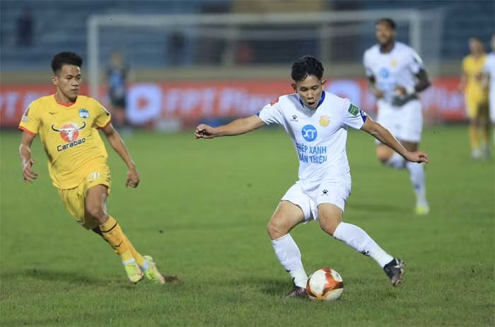 V.League nghỉ dài ngày: Ai được, ai mất? -0