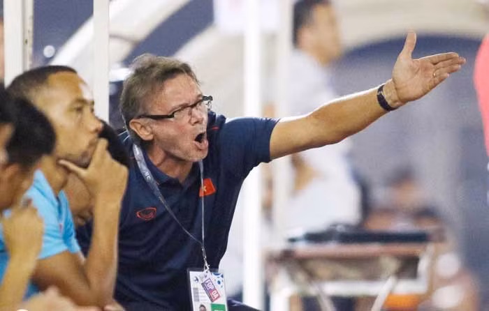 Nhiệm vụ đầu tiên của ông Philippe Troussier -0