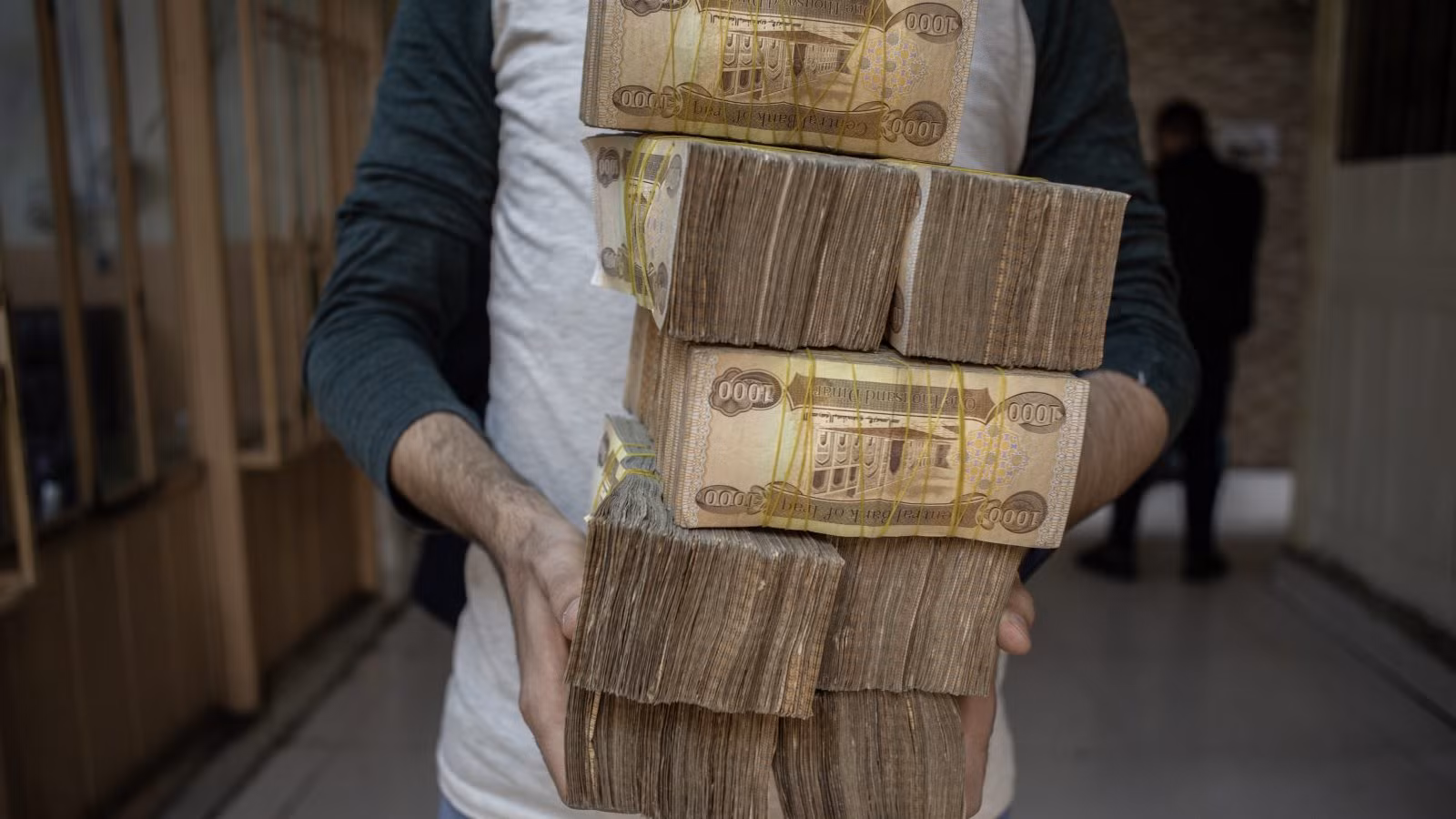 Iraq và nền kinh tế chủ yếu tiền mặt -0