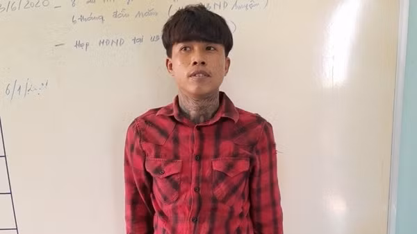 Kẻ cướp trốn truy nã đặc biệt nguy hiểm ra đầu thú