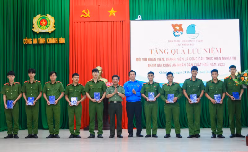 Tư vấn nghề nghiệp và giới thiệu việc làm cho các hạ sĩ quan xuất ngũ -0