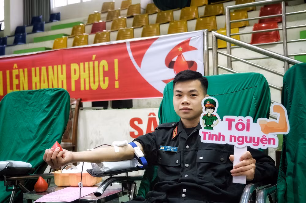 Gần 200 CBCS Công an tỉnh Cao Bằng tham gia hiến máu tình nguyện -0