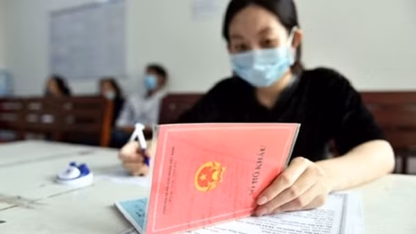 Thủ tướng chỉ đạo: Không được yêu cầu người dân xuất trình sổ hộ khẩu, sổ tạm trú giấy